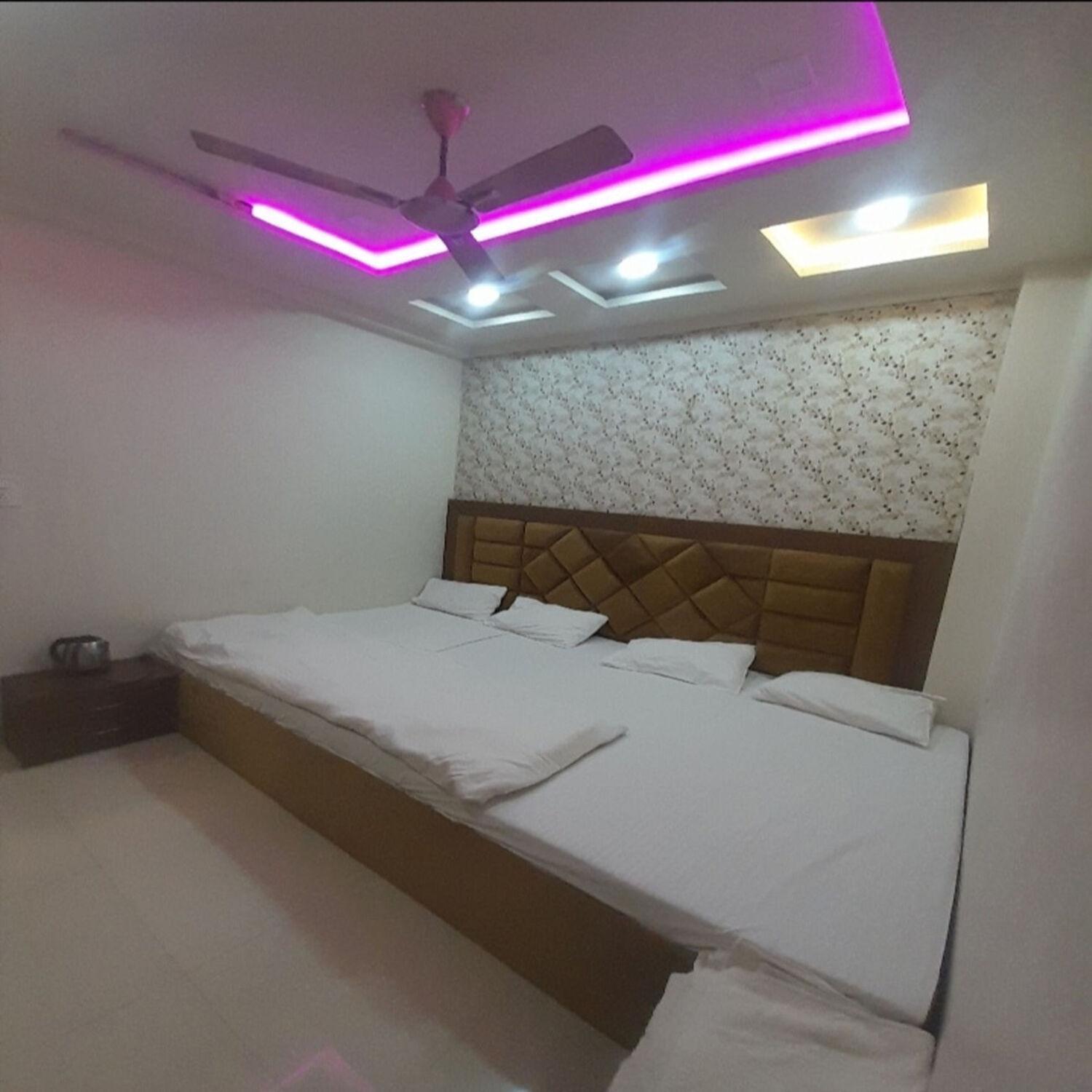 Hn Palace Homestay Agra  Buitenkant foto